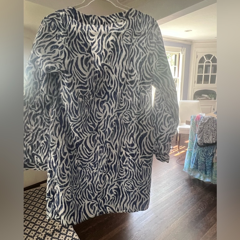 vineyard Vines coverup. size l. blue and white. perfect condition - Picture 2 of 4